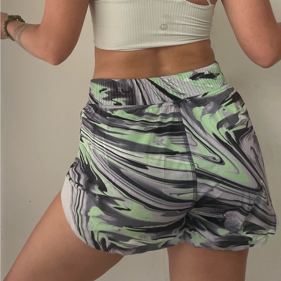 Lululemon Shorts - Size 4 - Picture 2 of 6